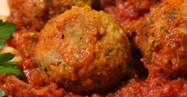 buzzsitemr-Spanish-Style-Albondigas-in-a-Sunny-Mediterranean