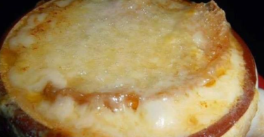 buzzsitemr-Easy-French-Onion-Soup.